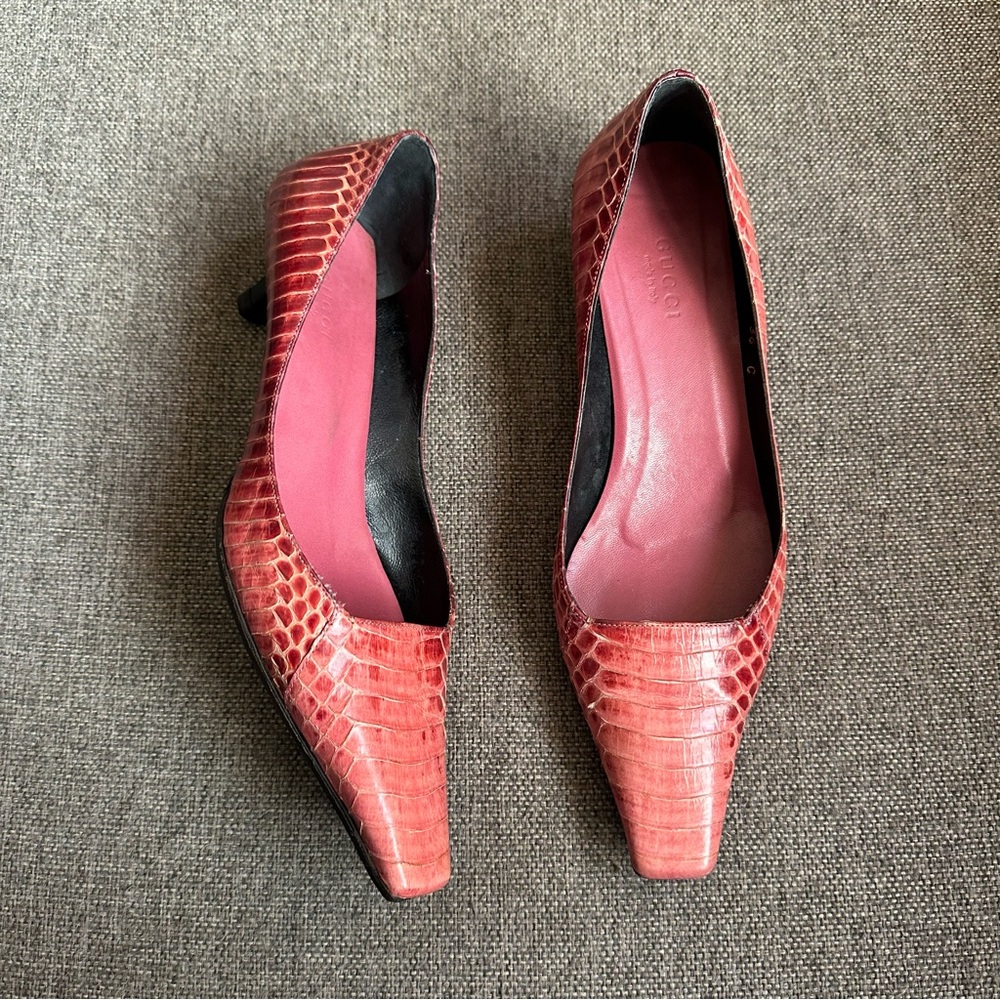 Vintage runway Gucci by Tom Ford pink python kitten heels